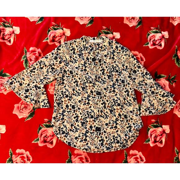 ASTR The Label Blouse Women’s Medium Blue Multi Leopard Cheetah Bell Sleeve - Picture 3 of 15